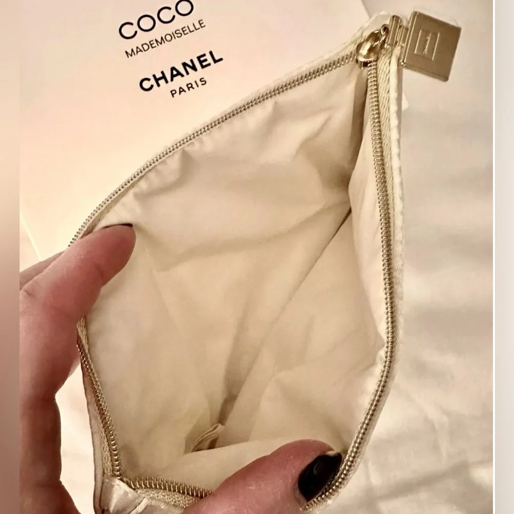 CHANEL NIB COCO Mademoiselle Cream Satin Makeup Bag/Clutch Perfume Bottle Charm